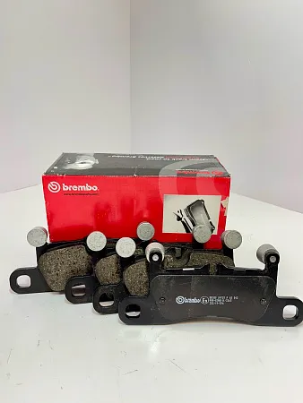 Задние тормозные колодки BREMBO Cayenne E3